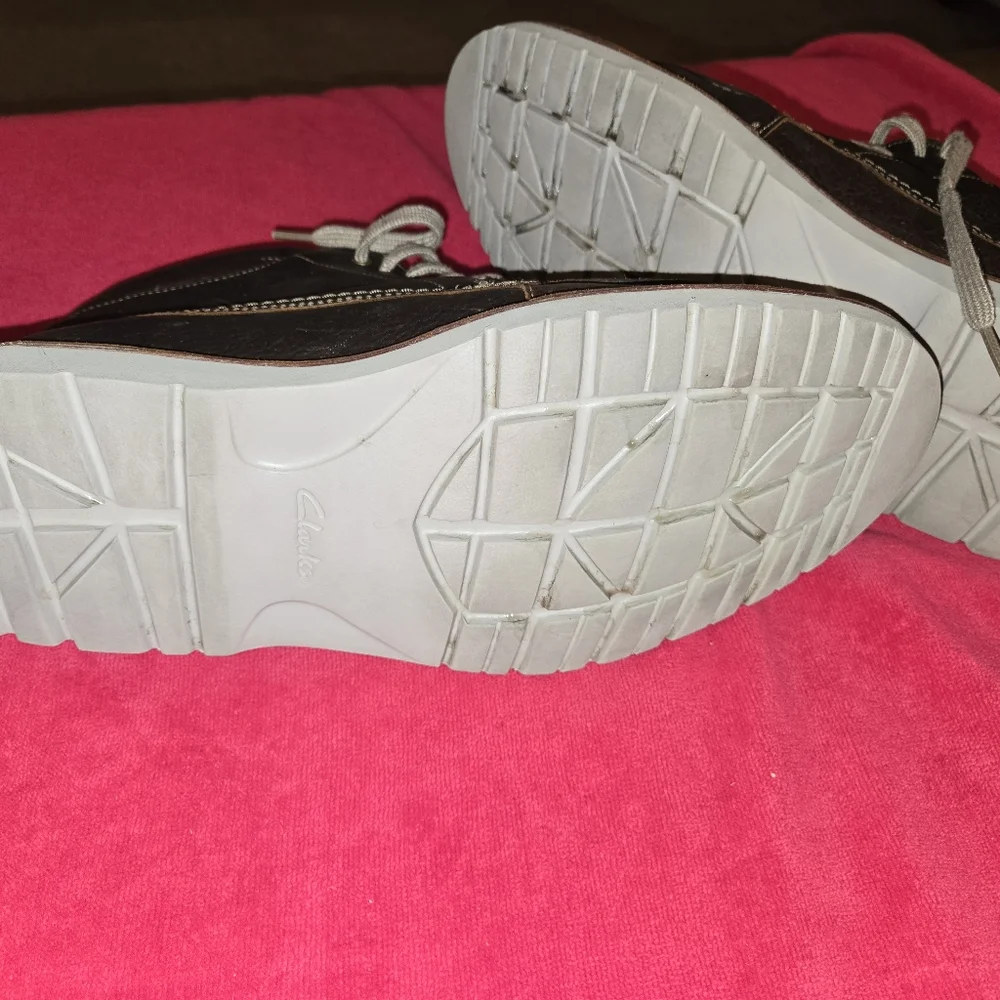Clarks excellent light